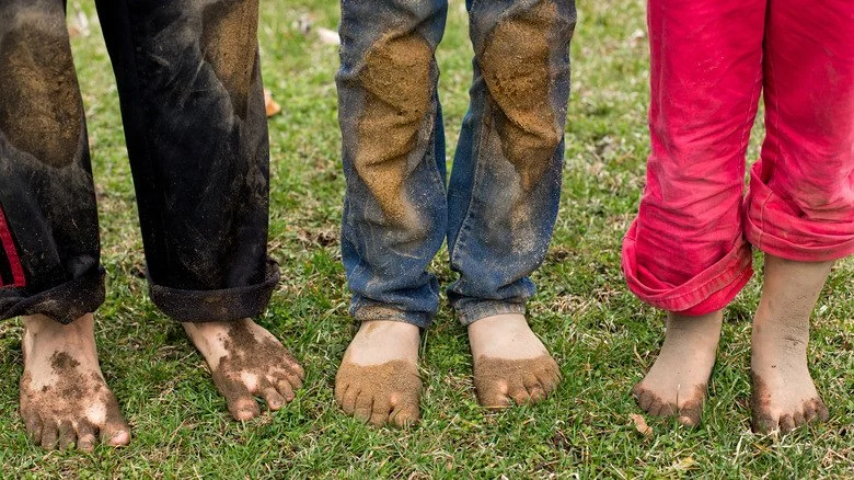 Clever Methods to Remove Mud Stains From Kids’ Jeans