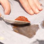 How to Remove Tomato Sauce Stains From Polyester Fabrics