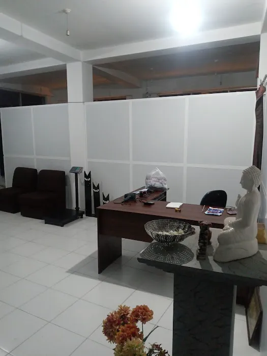 Spin and Shine Laundry Picture 2