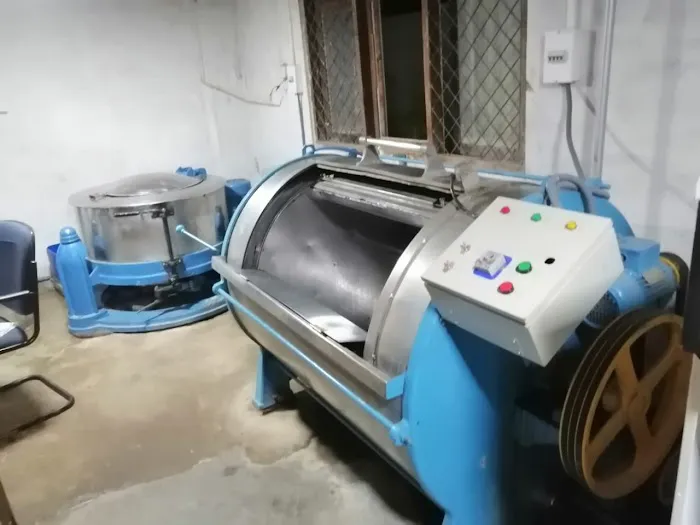 Spin & Dry Laundry Picture 1