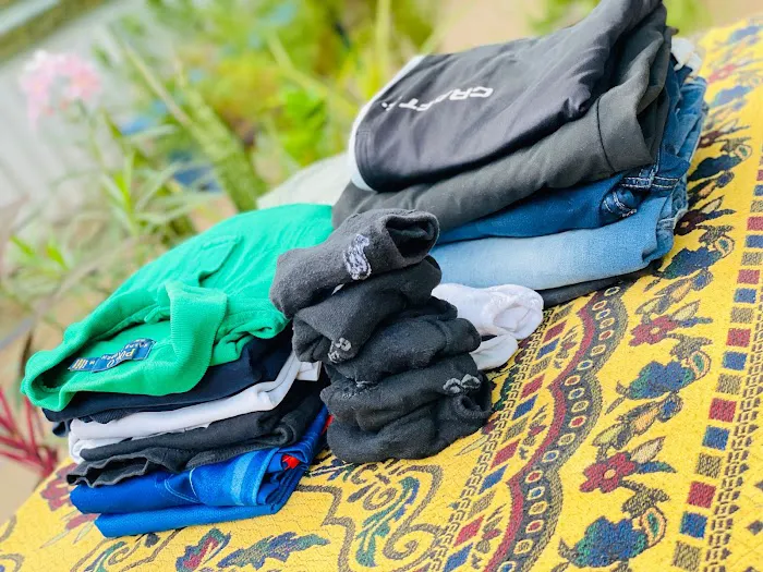 Yogan stores & Laundry Service Picture 8