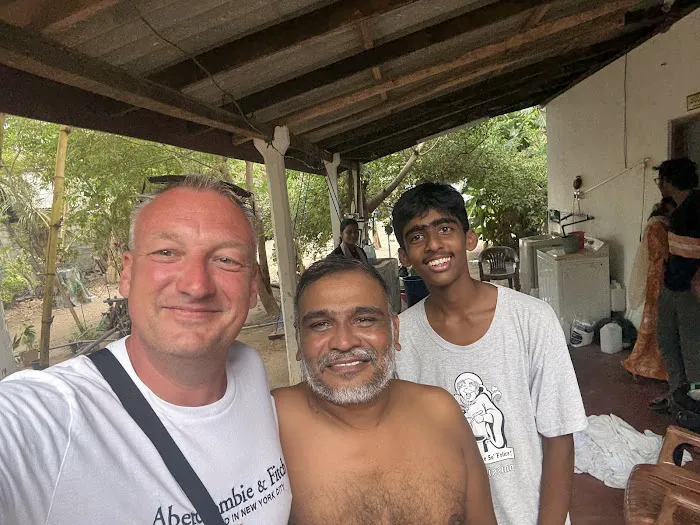 ECO Clean Laundry Service & Tuk Tuk service Nilaveli Picture 4