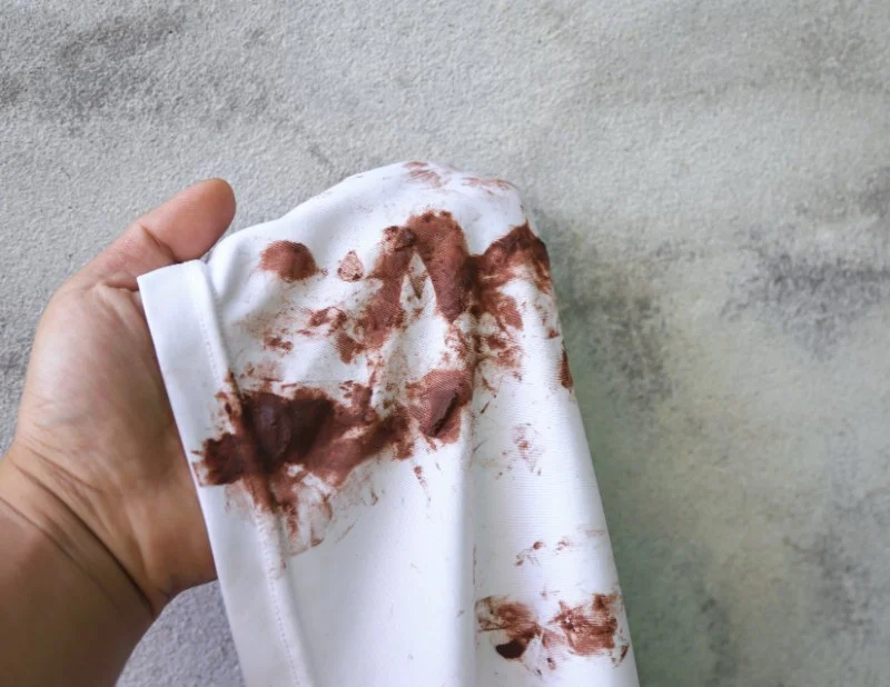 How to Remove Chocolate Stains From Polyester Pants