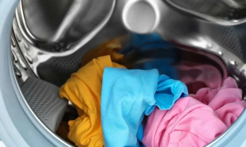 Best Way to Wash Clothes in Hot Weather Without Damage & Odor