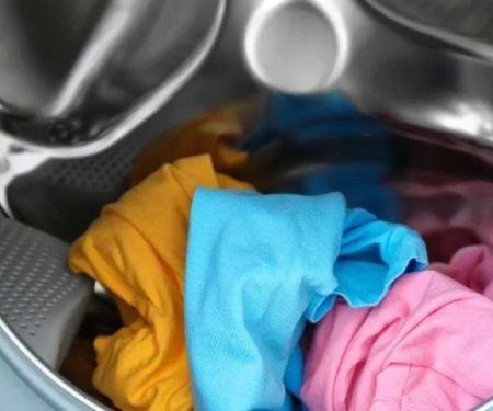 Best Way to Wash Clothes in Hot Weather Without Damage & Odor
