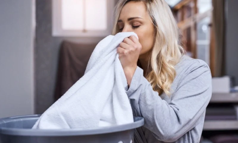 How to Keep Laundry Fresh All Day Naturally